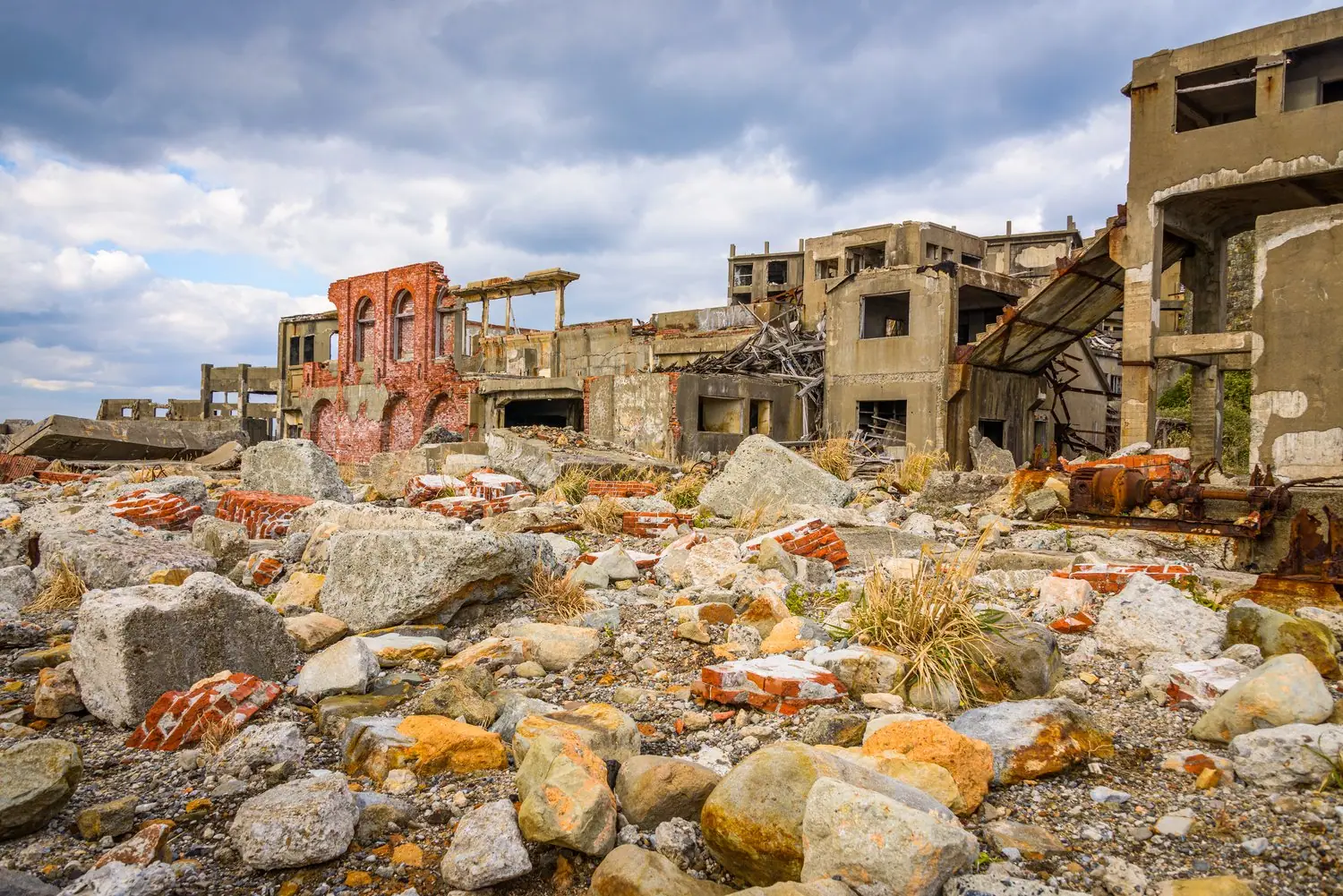 Dark tourism eksploracja miejsc tragicznych wydarzeń