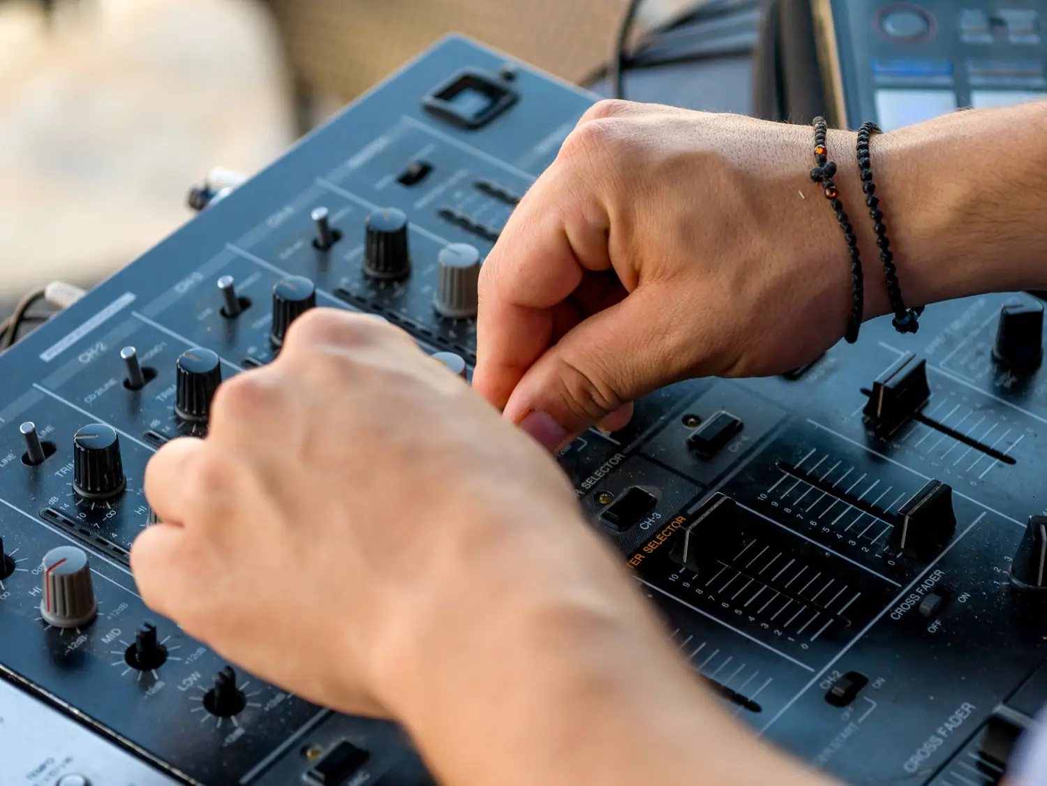 Muzyka elektroniczna produkcja technologie sceniczne