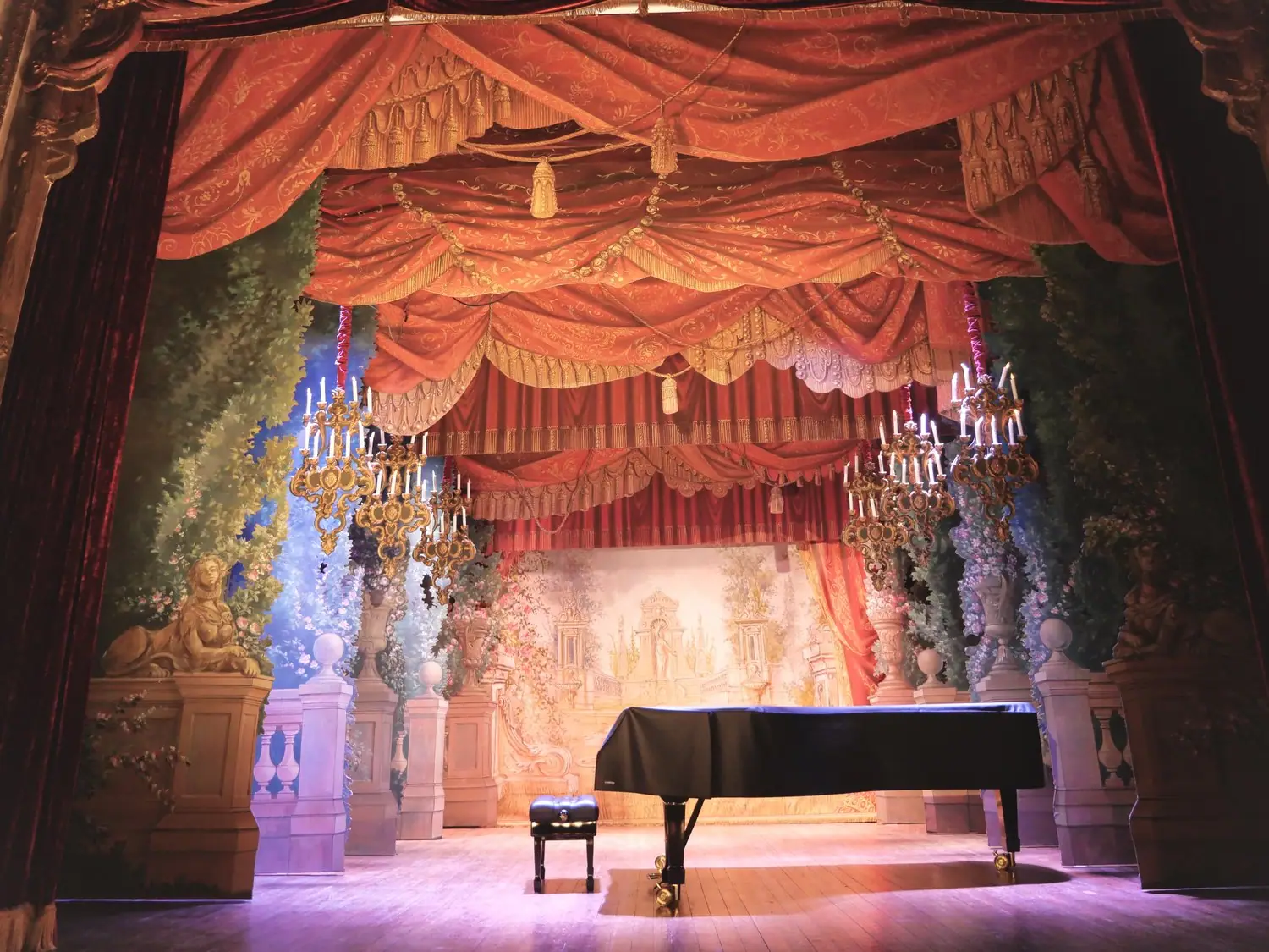 Opera współczesna innowacje sceniczne produkcja