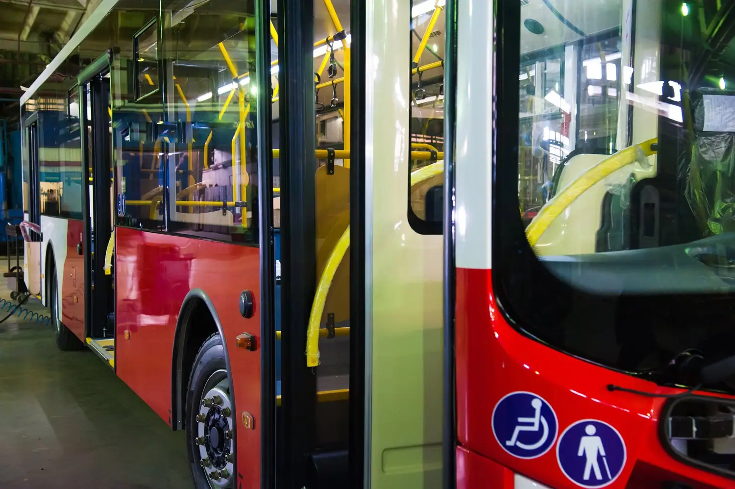Transport publiczny dostępność osoby niepełnosprawne udogodnienia